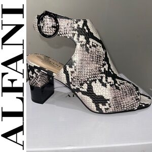 NIB Alfani Florissp Snake Sandal. Size 9. Black & Ivory